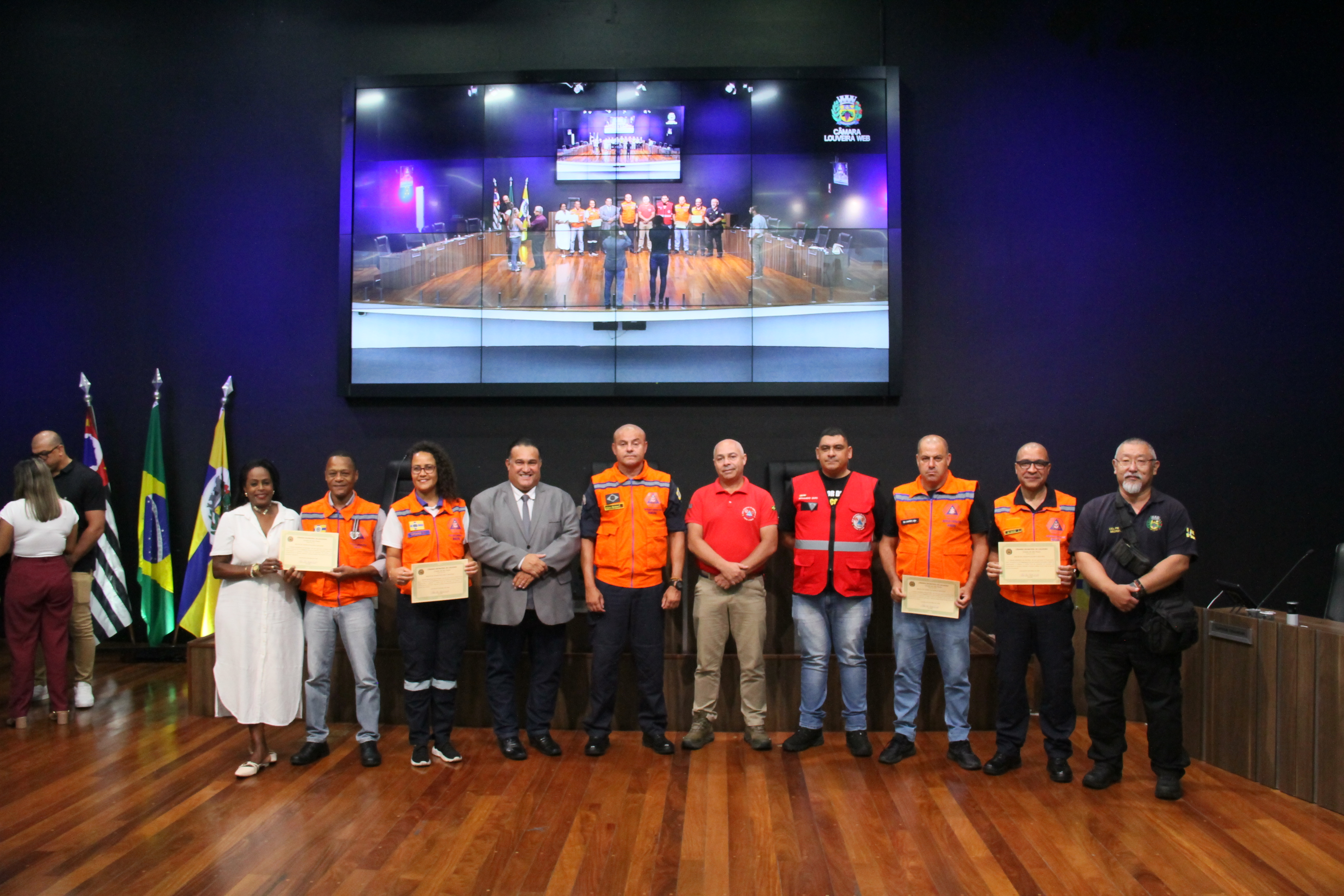 Câmara homenageia Defesa Civil por trabalho na proteção da população