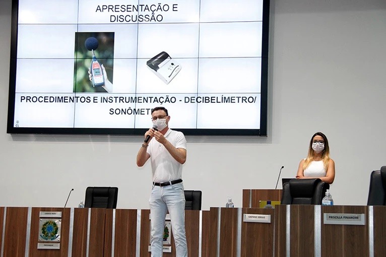 Público questiona critérios sobre aplicação da Lei de Silêncio durante audiência