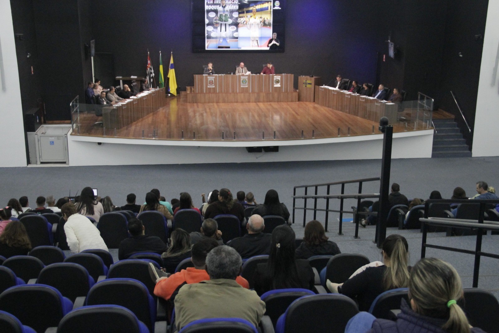 Câmara aprova projetos e Moções na última sessão do semestre