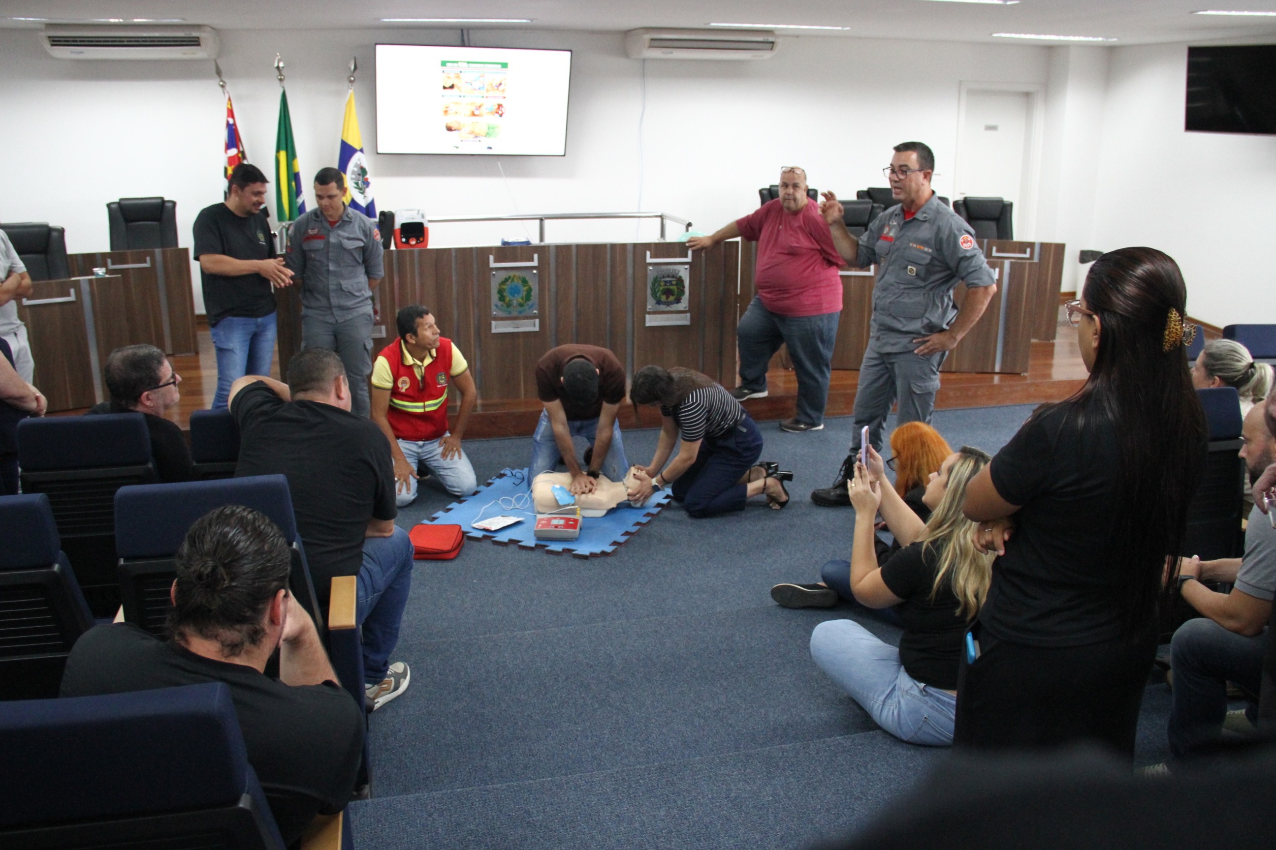Servidores recebem treinamento dos Bombeiros sobre primeiros socorros