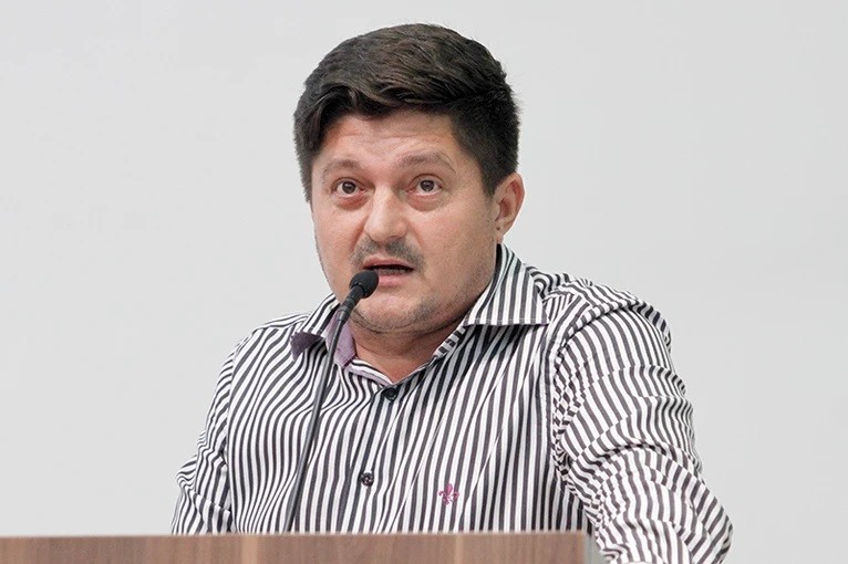 MOMENTO TRIBUNA: Rodrigão cobra melhorias para bairros e transparência nas informações da saúde