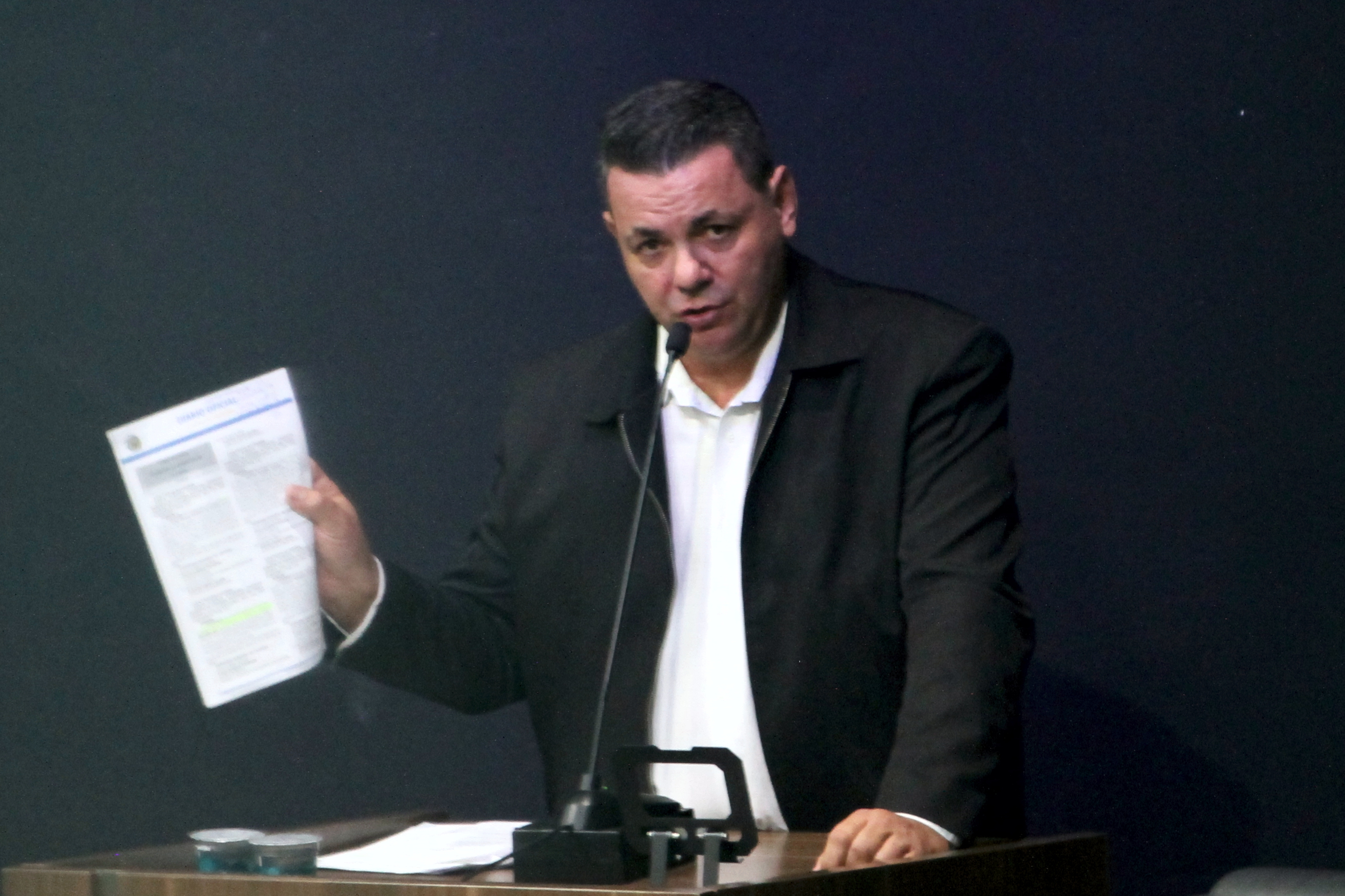 Louveira aprova proibição de contratar condenados por violência contra a mulher em cargos públicos