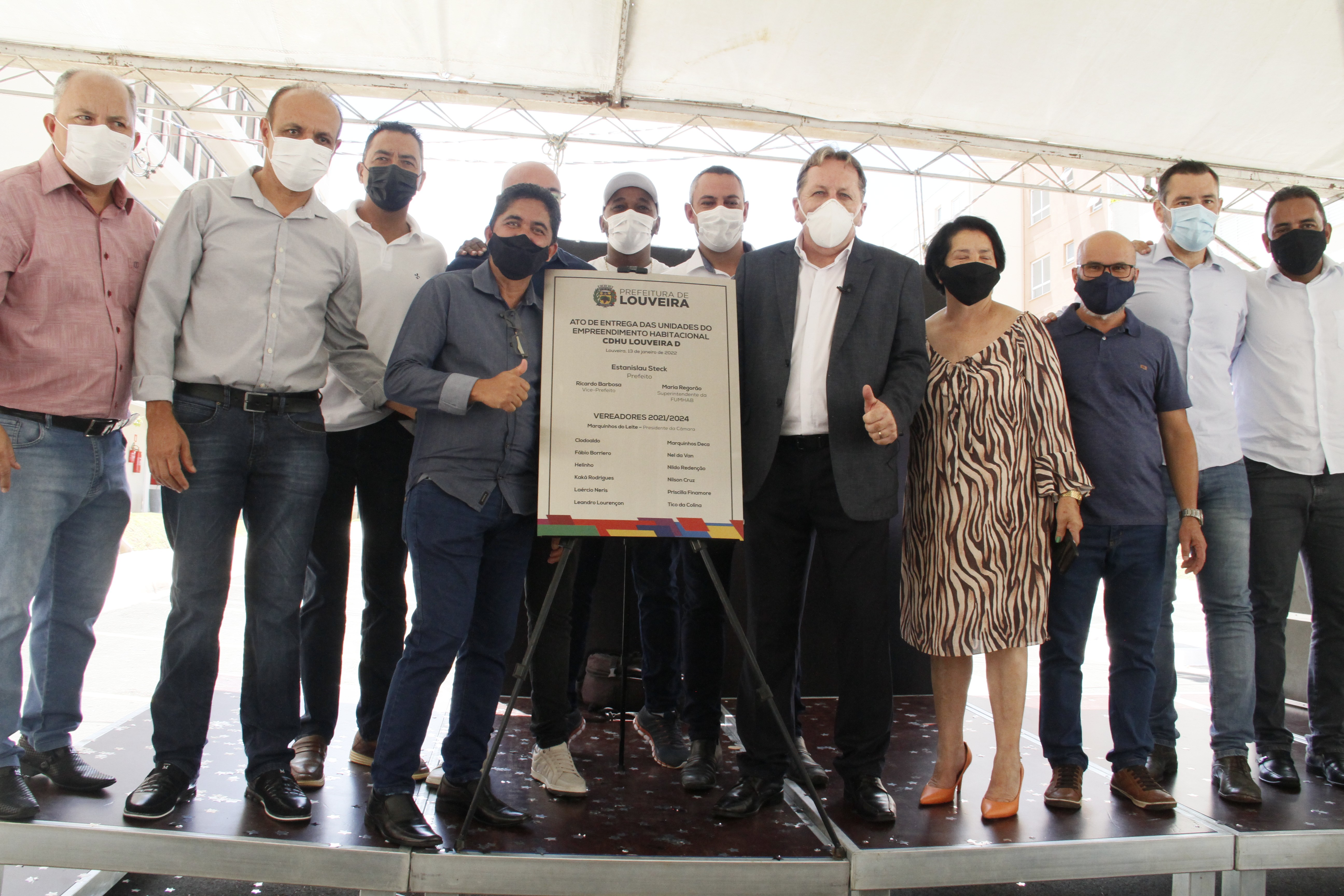 Famílias de Louveira recebem as chaves da casa própria