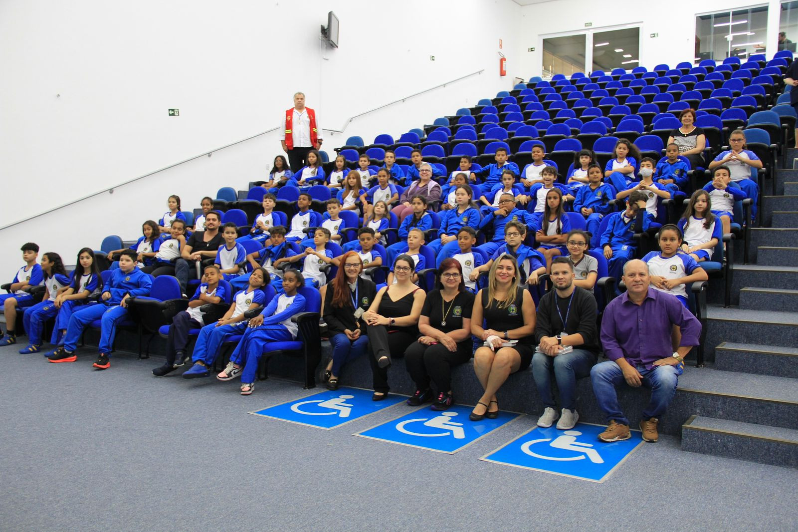 Tudo é novidade para as crianças no Conhecendo a Câmara.