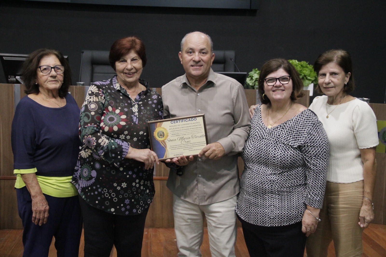 Professora Sônia Tarallo recebe homenagem da Câmara