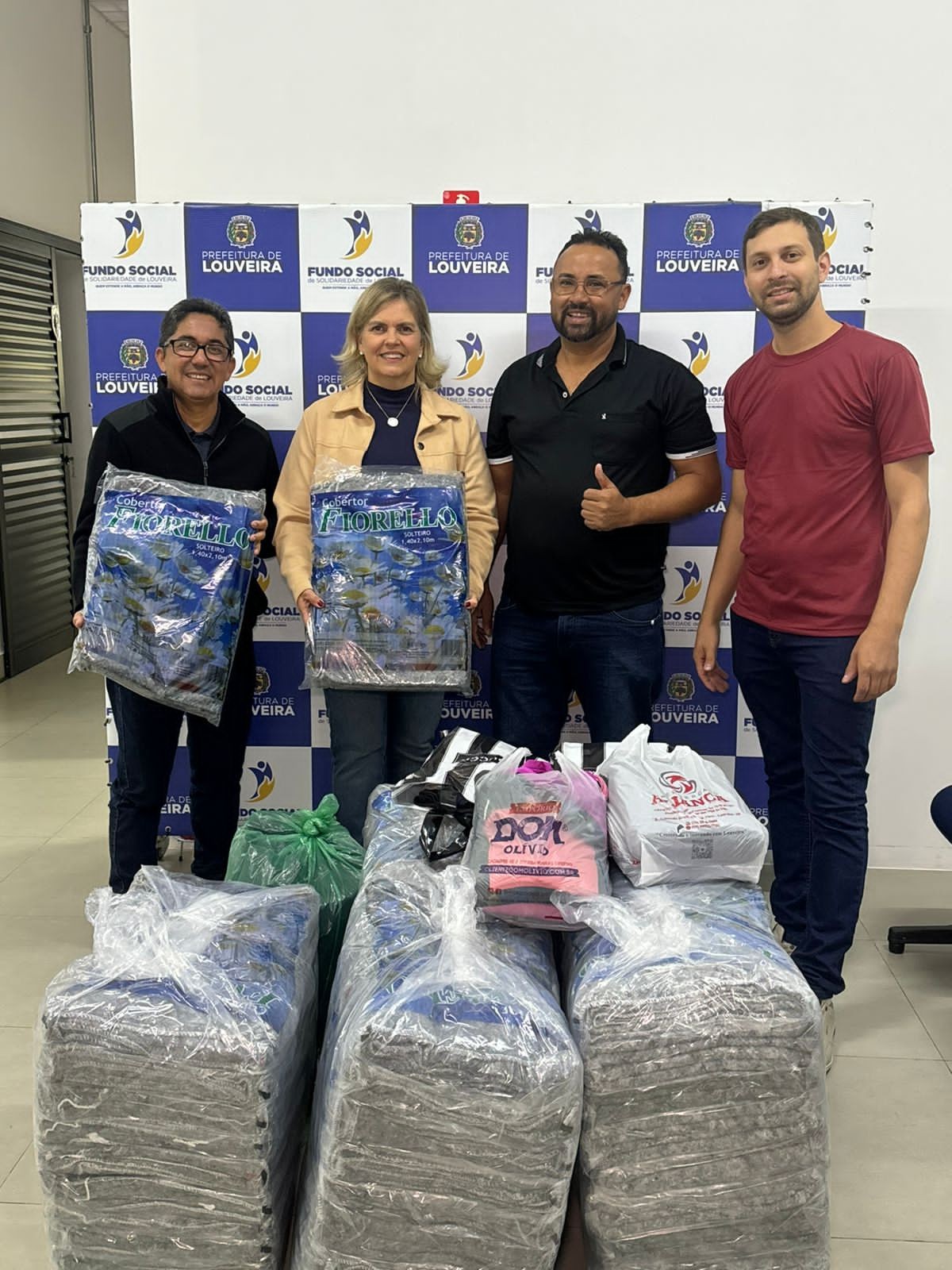 Comissão faz entrega das doações da Campanha do Agasalho