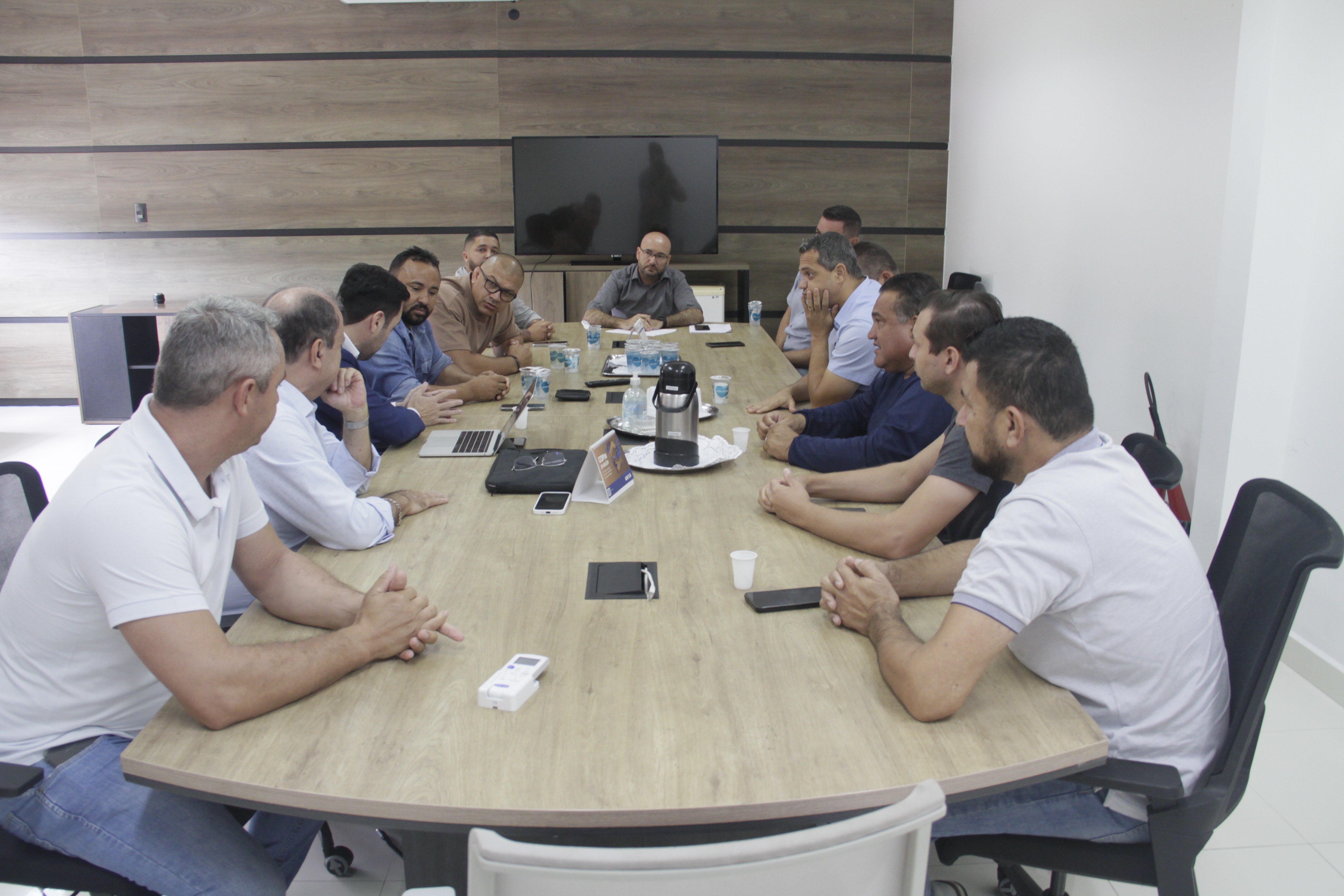 Vereadores convidam e secretários apresentam situação de Louveira