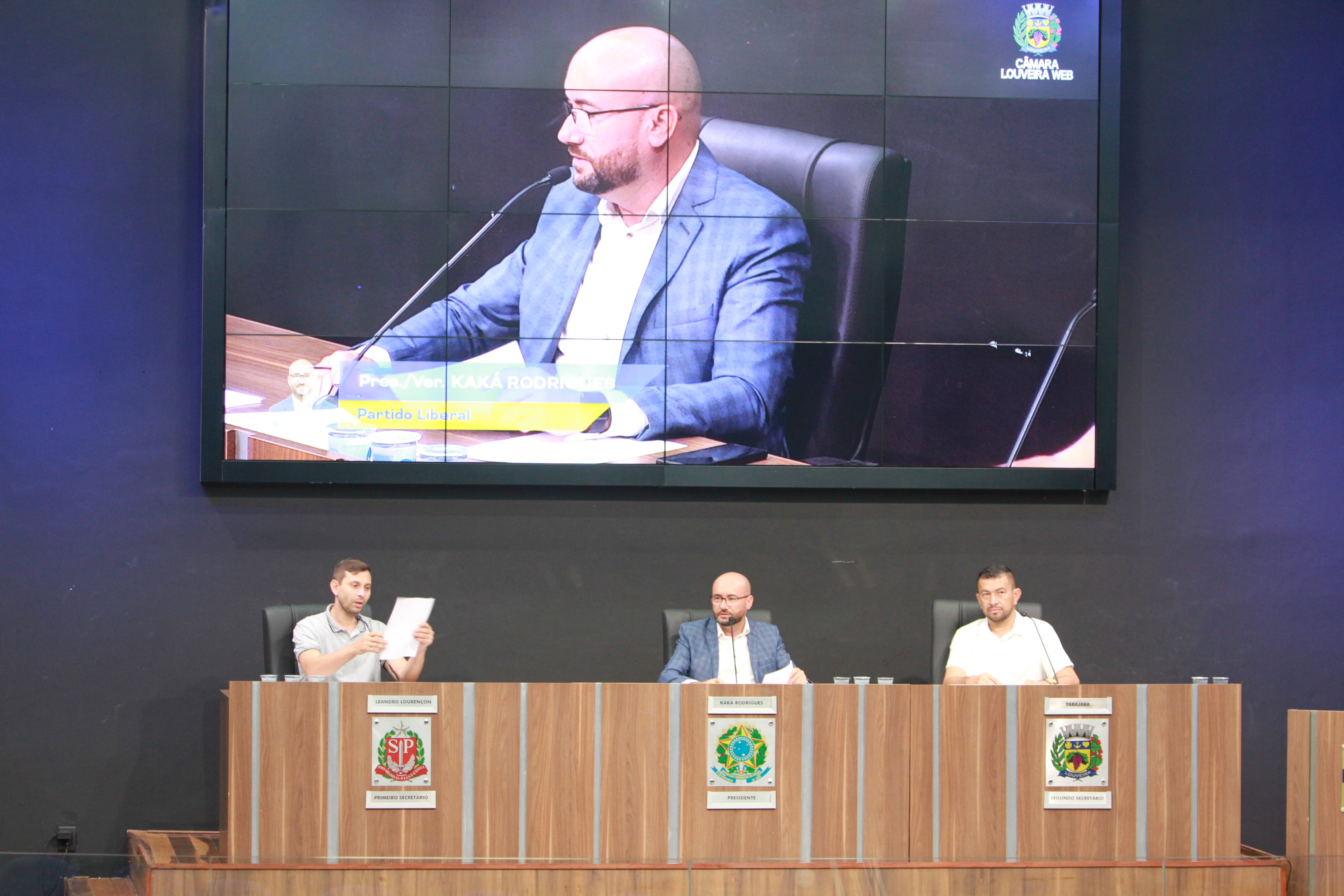 Aprovada campanha contra uso intenso de celulares por crianças