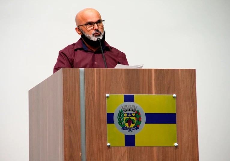 MOMENTO TRIBUNA:Vereador Marquinhos Deca solicita estudos para criação do programa de aluguel social